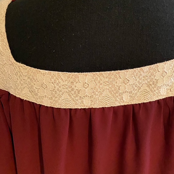 Embroidered square neck blouse - Picture 5 of 6